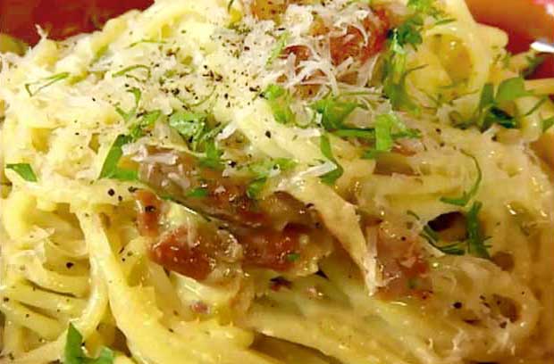 Divino Fogão receita de Talharim à Carbonara em 15 minutos