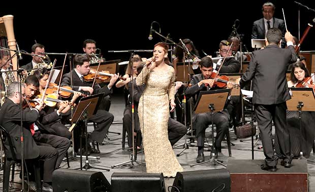Mafalda Minnozzi com a Orquestra Filarôonica de Piracicaba