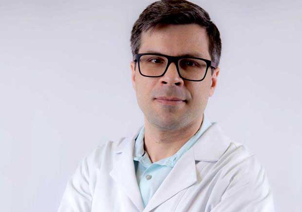 Dr. Arthur Cardoso - Équilibré